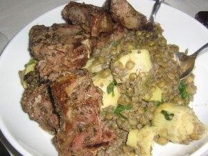 Grilled lamb chops with lamb sausage, lentils and artichokes